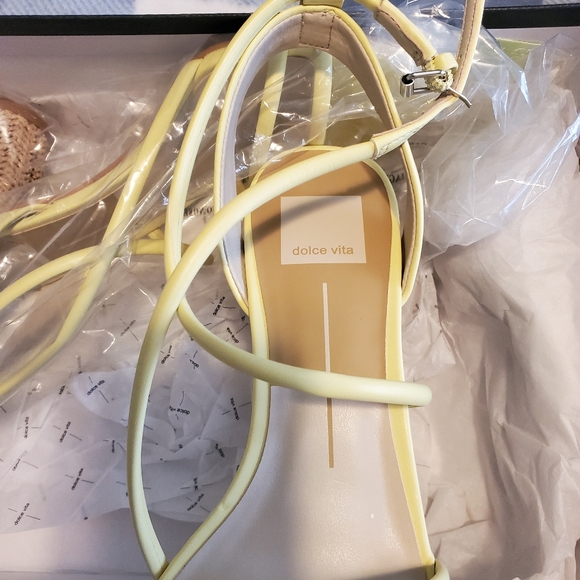 DOLCE VITA Block Heel Yellow Strappy Sandals NWT - Picture 5 of 5
